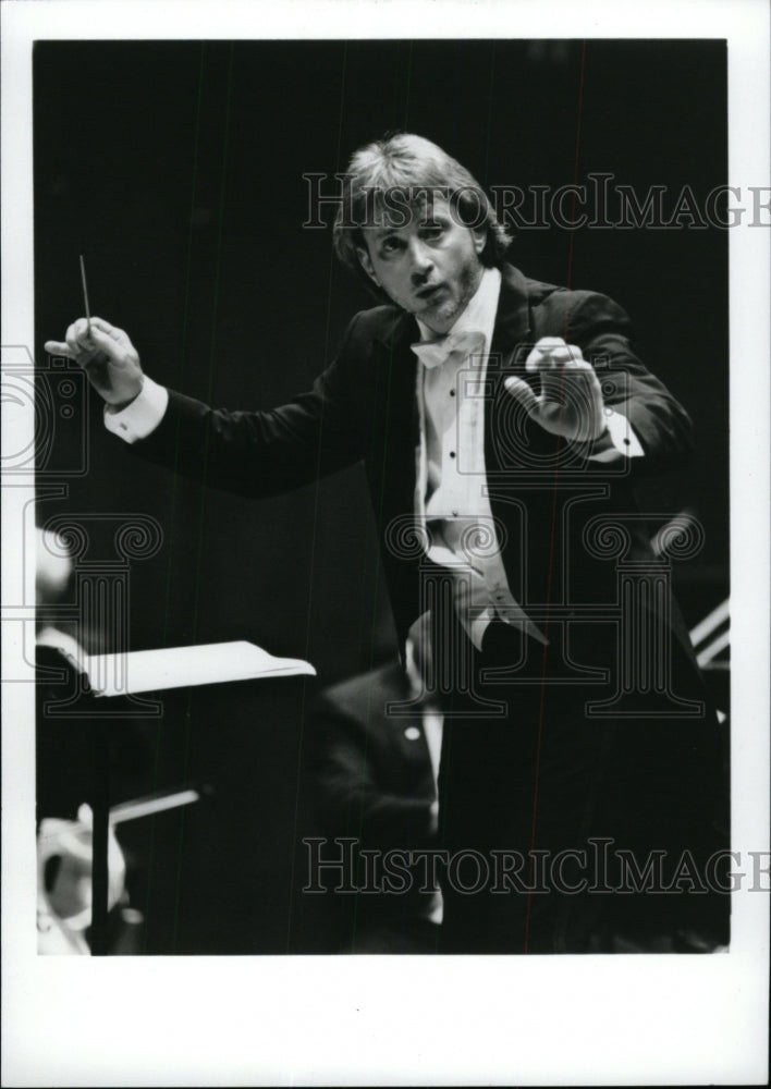 1999 Press Photo Carl St. Clair/Conductor/Symphony - RRW71367 - Historic Images