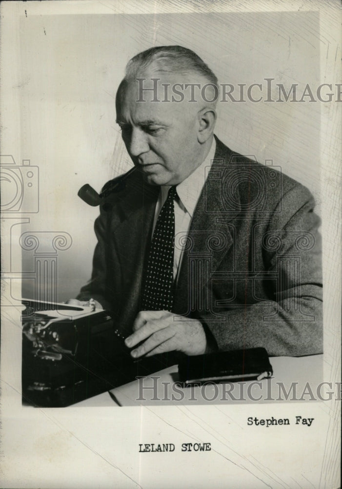 1957 Press Photo Reporter Leland Stowe - RRW71371 - Historic Images