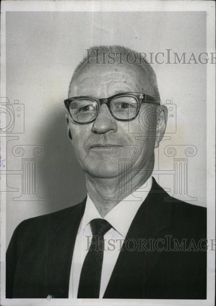 1968 Press Photo Oakland Comm College Educator Tyndall - RRW71401 - Historic Images