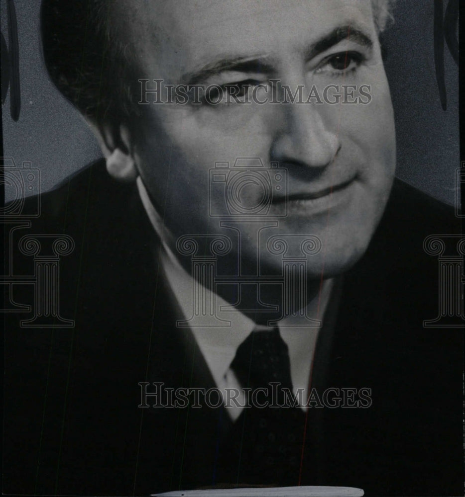 1959 Press Photo Pianist Louis Kentner - RRW71417 - Historic Images