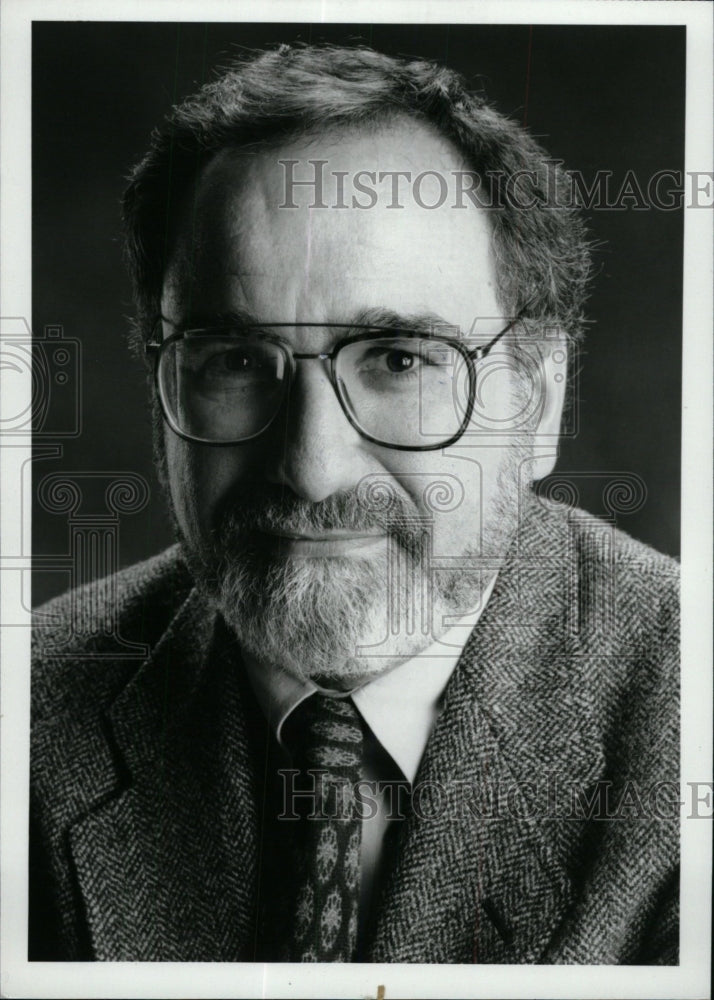 1992 Press Photo Harvey Ovoshinsky American Journalist. - RRW71437 - Historic Images