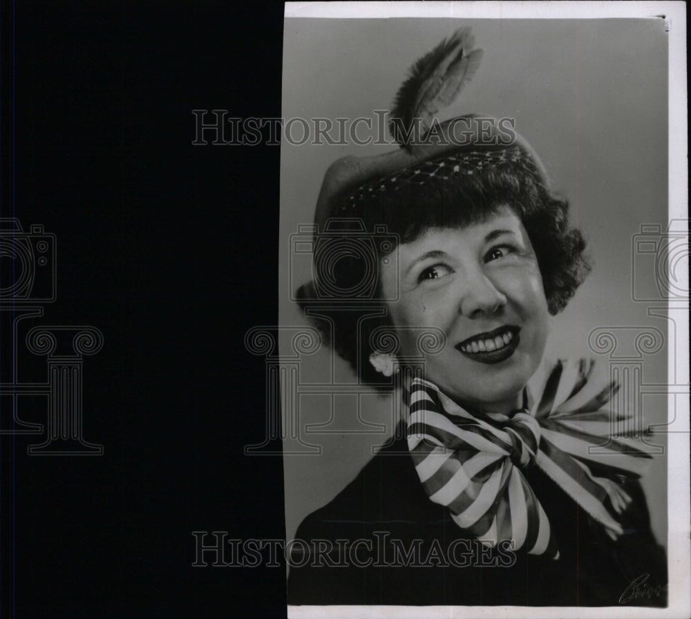 1953 Press Photo Kay Harrison Circles Clay chinese - RRW71573 - Historic Images