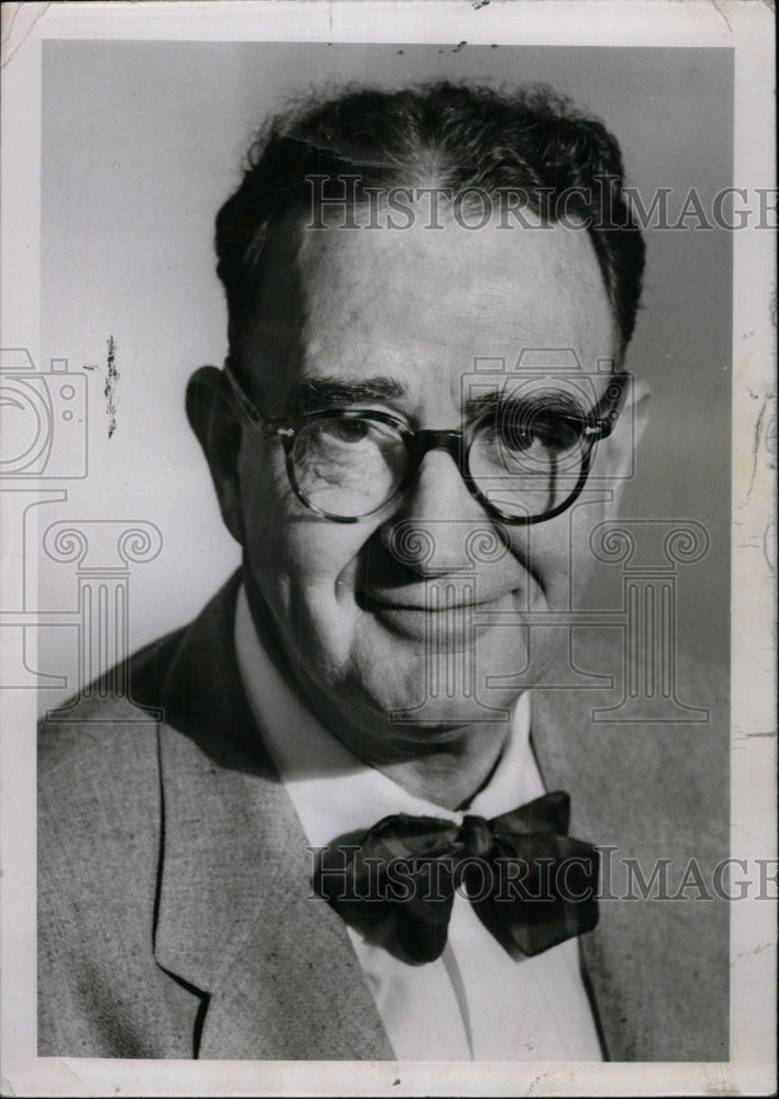 1969 Press Photo William Elmer wears suit spectacles - RRW71875 - Historic Images