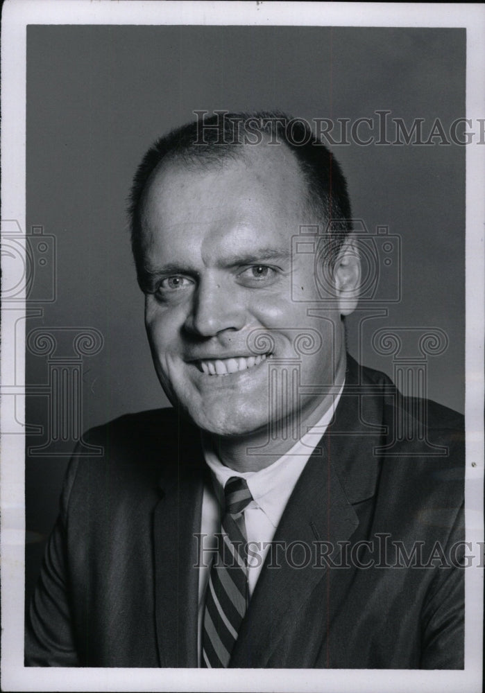 1967 Press Photo Detroit News Reporter Robert Popa - RRW71935 - Historic Images