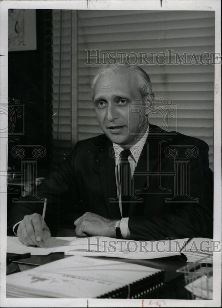 1969 Press Photo Irving Pubin TALUS director Rubin - RRW72249 - Historic Images