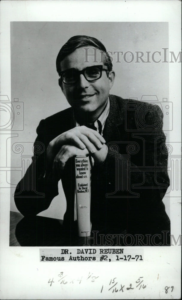 1971 Press Photo David Reuben Famous Author Writer - RRW72467 - Historic Images