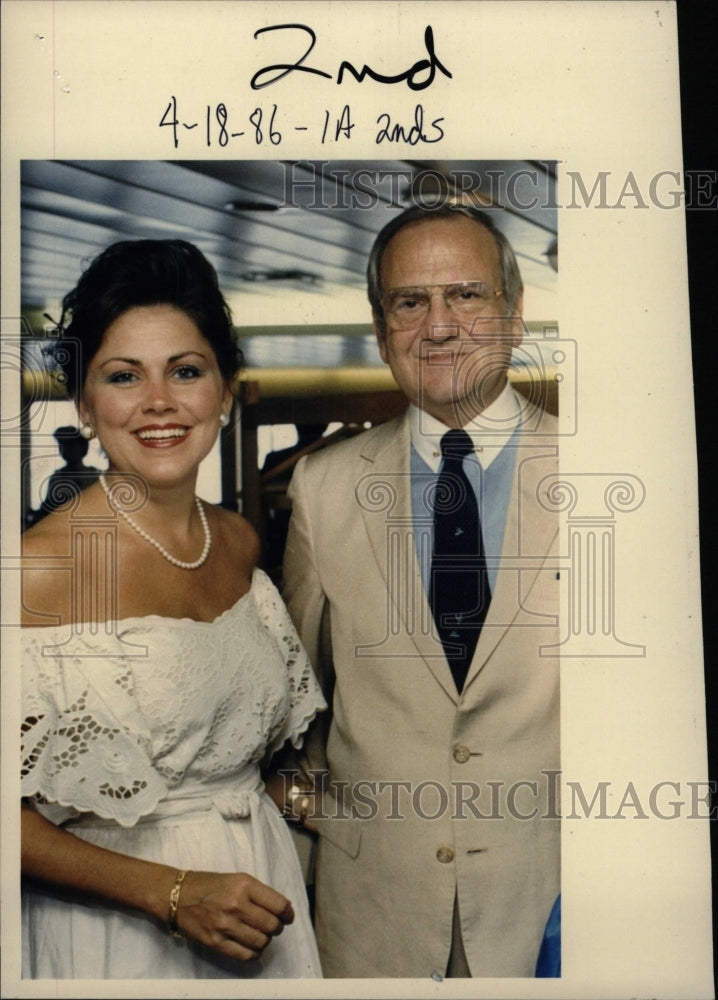 1985 Press Photo Lee Sacocca Peggy Johnson Groups - RRW72539 - Historic Images