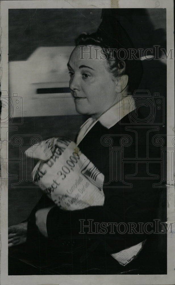 1942 Press Photo Max Stephen Detroit restauranteur Pose - RRW72569 - Historic Images