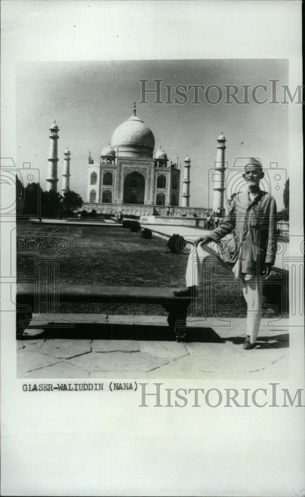 1967 Press Photo Caretaker Of The Taj Mahal - RRW72669 - Historic Images