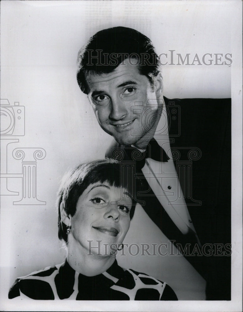 1967 Press Photo Carol Burnett Lyed Waggoner TV Person - RRW72683 - Historic Images