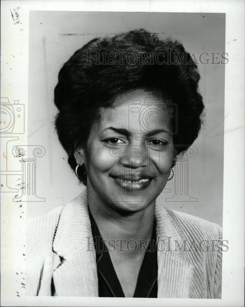 1982 Press Photo Gwendolyn Clark WCCC Cand Politician - RRW72685 - Historic Images