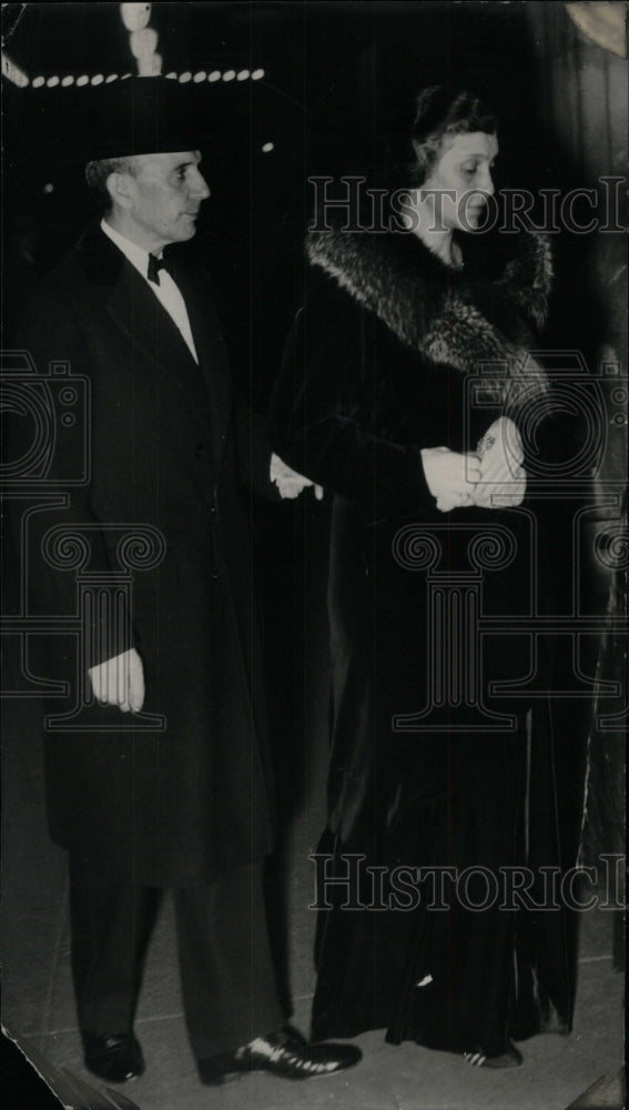 1933 Press Photo Sidney Walton Detroit Symphony Concert - RRW72707 - Historic Images