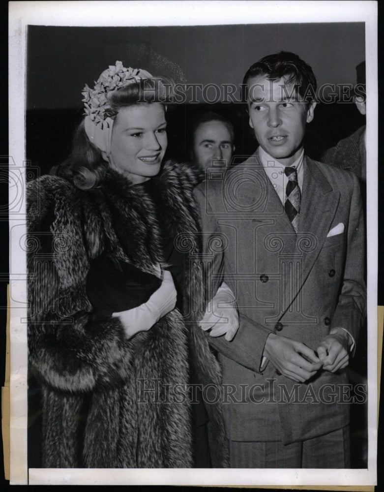 1943 Press Photo KT Stevens actress marry Alfred Gwynne - RRW72737 - Historic Images