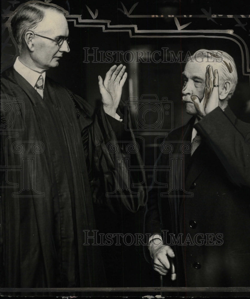 1928 Press Photo Judge Guy A. Miller Gives Oath - RRW72759 - Historic Images