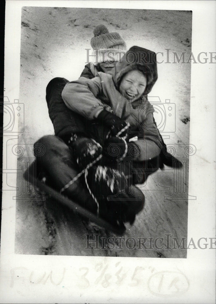 1980 Press Photo Elizabeth emery Stacey Simon son park - RRW72835 - Historic Images