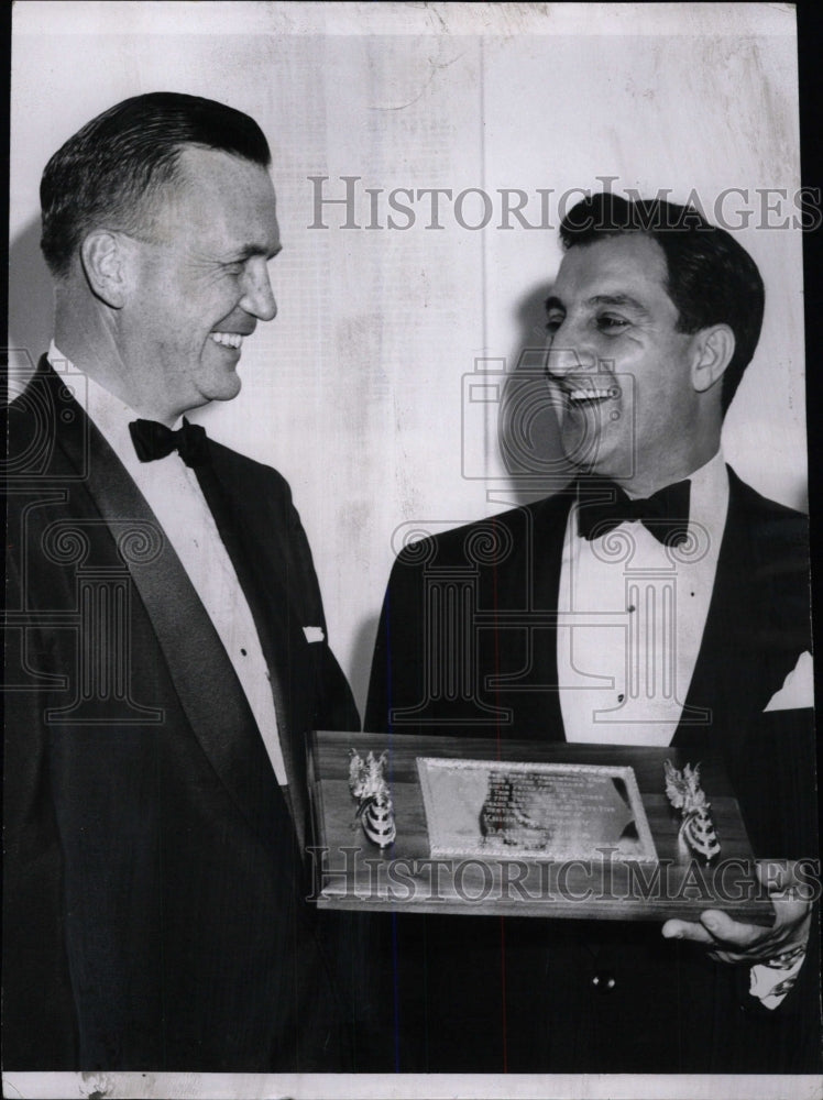 1955 Press Photo Danny Thomas TV star Charity Award MI - RRW72921 - Historic Images