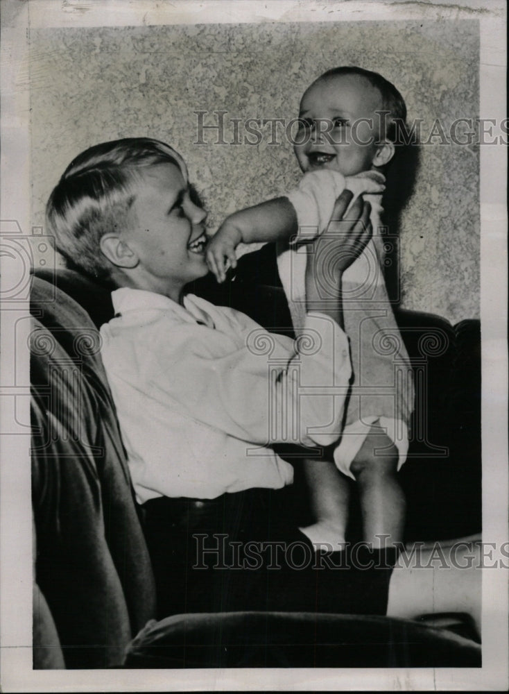 1939 Press Photo Curtis &quot;Buzzie&quot; Dall &amp; John Boettiger - RRW72961 - Historic Images