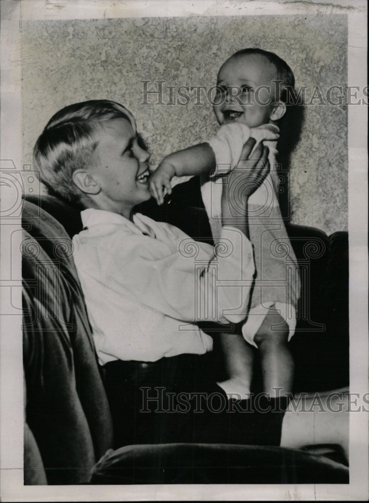 1939 Press Photo Curtis "Buzzie" Dall & John Boettiger - RRW72961 - Historic Images