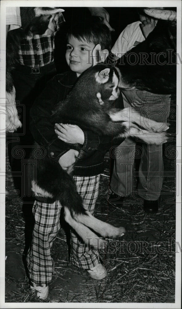 1981 Press Photo Upland Hill Farms Lad holds baby goat - RRW72979 - Historic Images