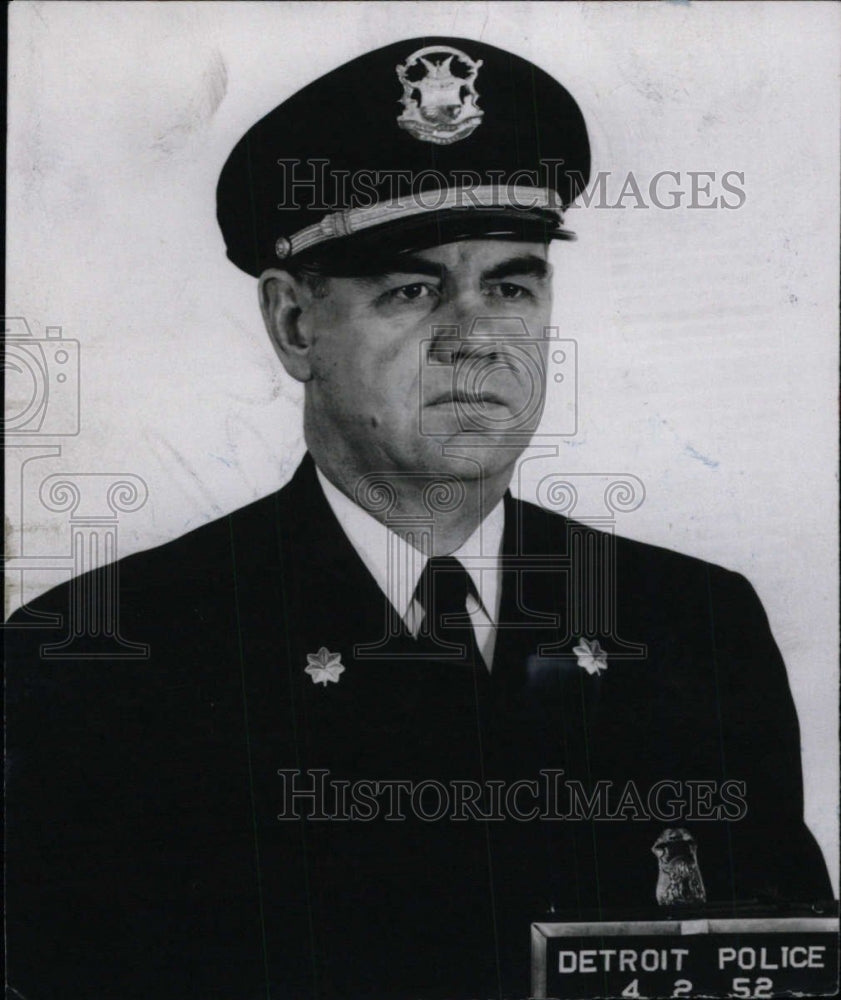 1952 Press Photo Gilbert J. Shelby Detroit Police Staff - RRW73037 - Historic Images