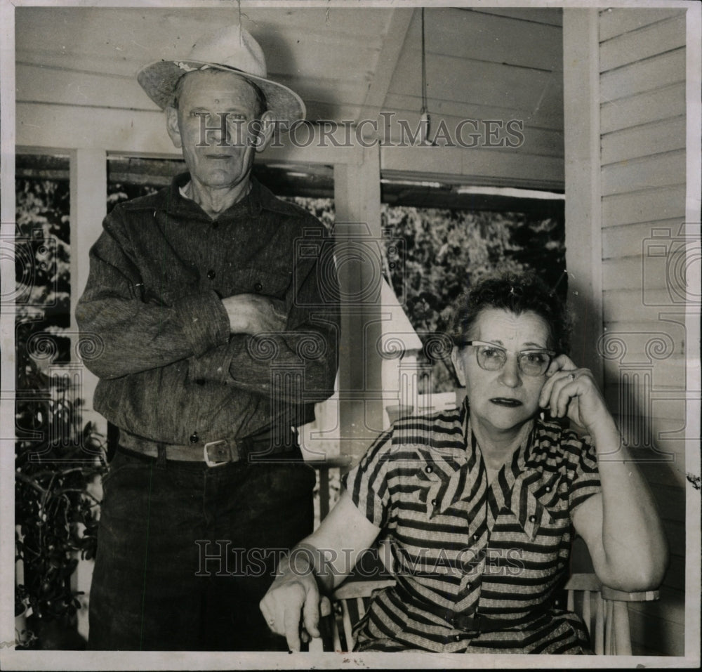 1958 Press Photo Chris Jessie Schneider Ghost town - RRW73385 - Historic Images