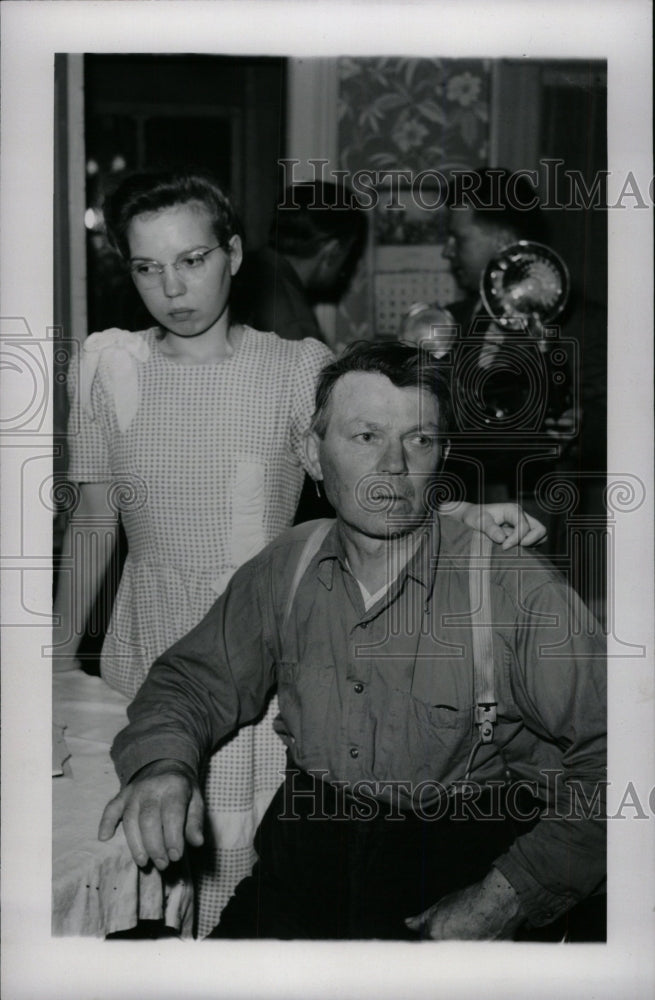 1947 Press Photo Mr. &amp; Mrs. Smith, 4 Children Murdered - RRW73921 - Historic Images