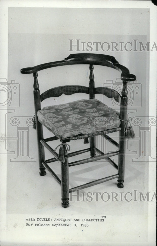 1985 Press Photo 18th century corner chair - RRW73981 - Historic Images