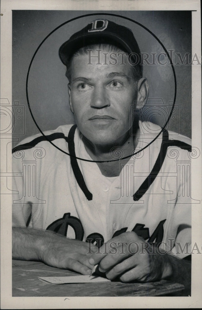 1949 Press Photo Earl James Browne - RRW74115 - Historic Images