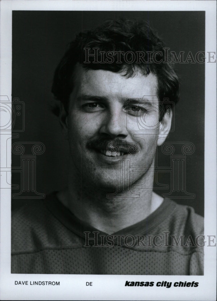 Press Photo Dave Lindstrom Kansas City Chiefs defensive - RRW74499 - Historic Images