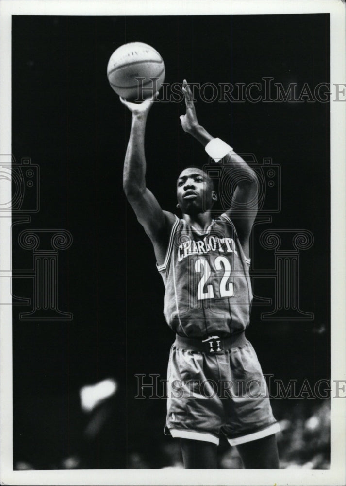 1990 Press Photo Johnny Newman Charlotte Hornets player - RRW74513 - Historic Images