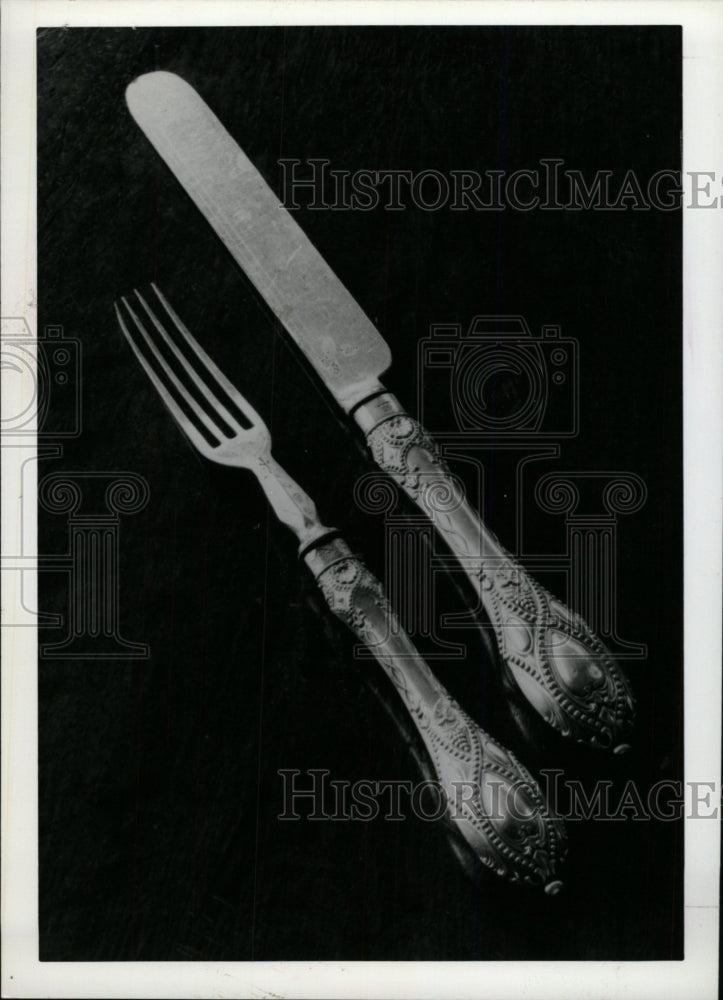 1994 Press Photo Old Sheffield Plate fish set Wilkinson - RRW74553 - Historic Images