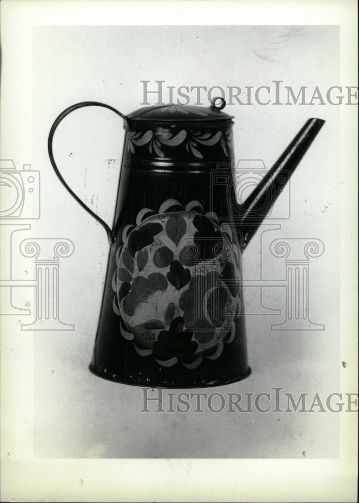 1986 Press Photo Toleware chocolate pot - RRW74575 - Historic Images