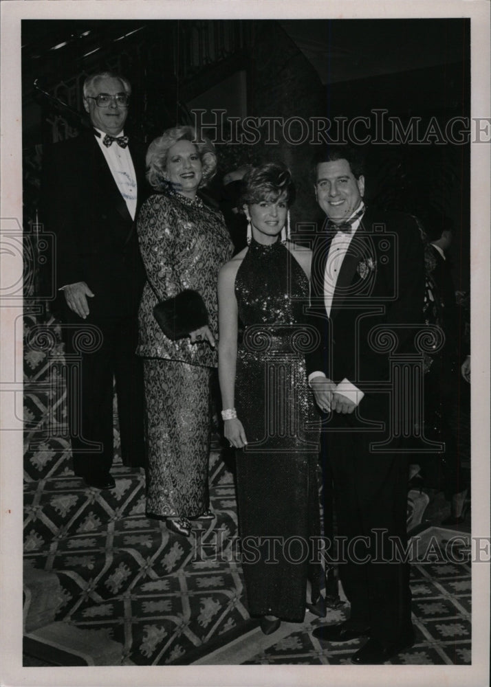 1991 Press Photo Ellyne Ladden Fern Baker Ronald Ladden - RRW74591 - Historic Images