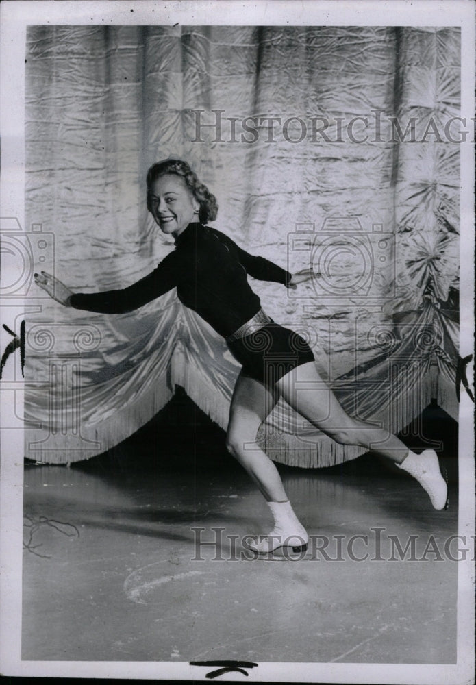 1952 Press Photo Sonja Henie ice skater - RRW74683 - Historic Images