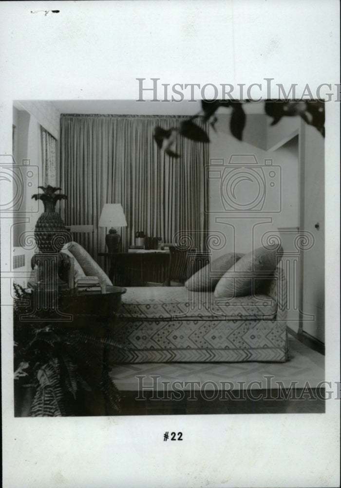 1982 Press Photo L Shape Living dining area bedroom one - RRW74747 - Historic Images