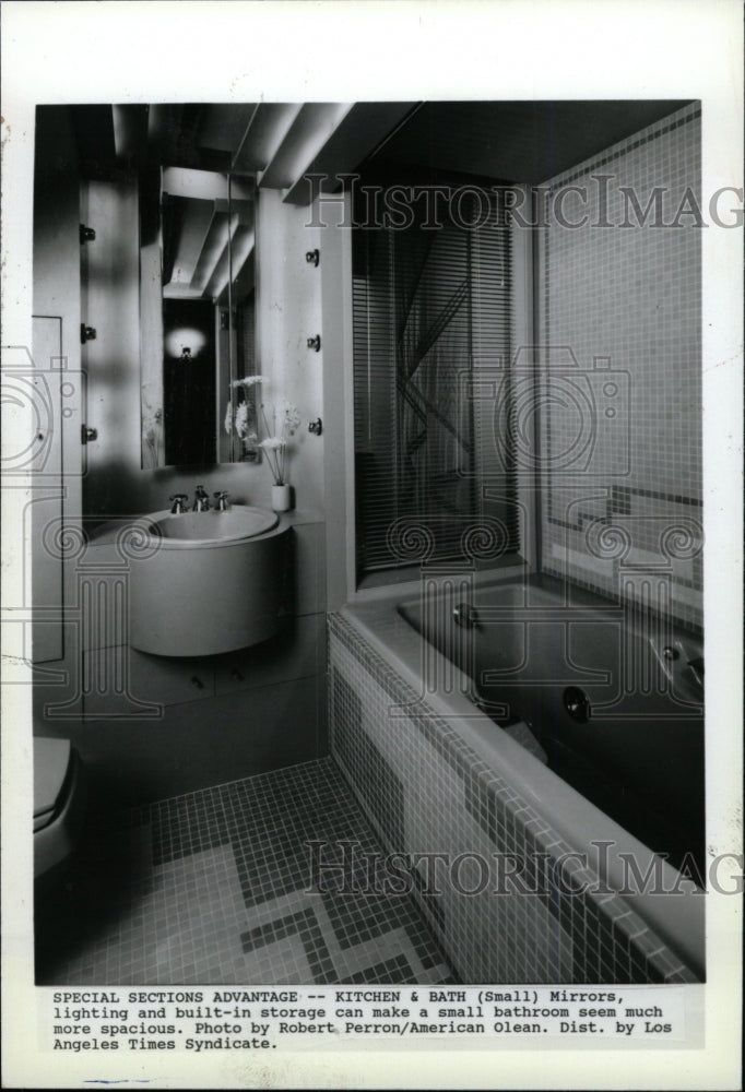 1990 Press Photo Interiors make bathroom more spacious. - RRW74751 - Historic Images