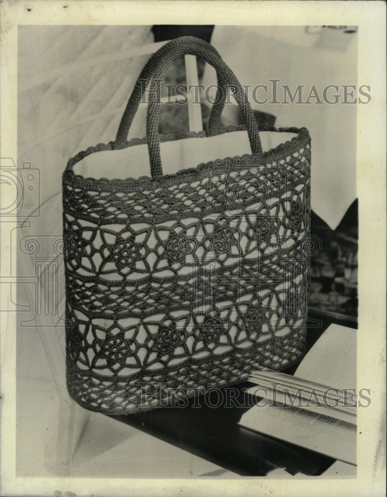 1979 Press Photo Roomy Tote bag crocheted Band Shell - RRW74821 - Historic Images