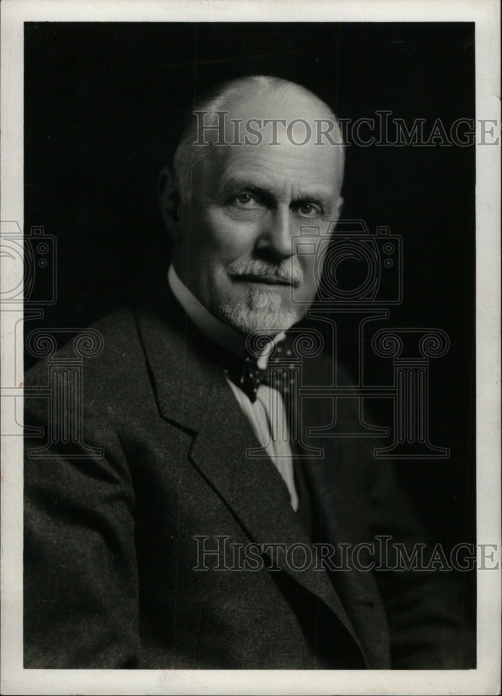 1940 Press Photo Burton Holmes American Filmmaker Term - RRW74835 - Historic Images