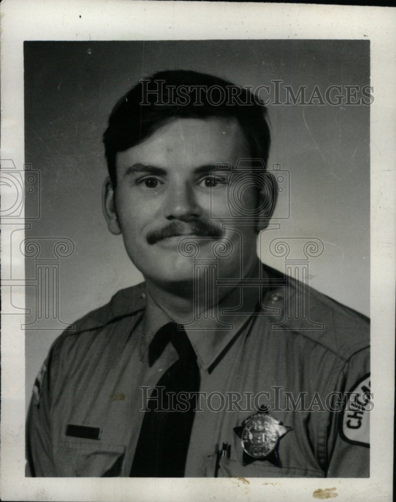 1974 Press Photo Patrick J. White a Chicago patrolman - RRW74895 - Historic Images