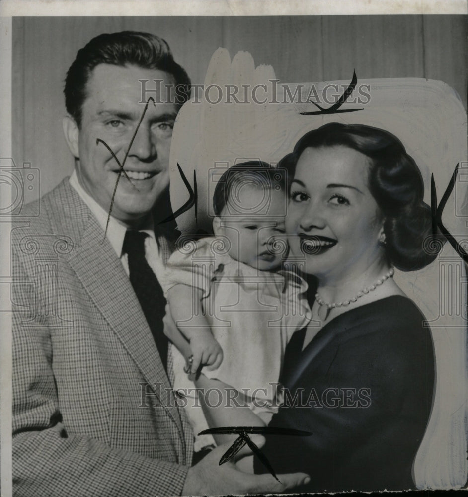 1950 Press Photo Edmond O&#39;Brien with wife Olga and daug - RRW75023 - Historic Images