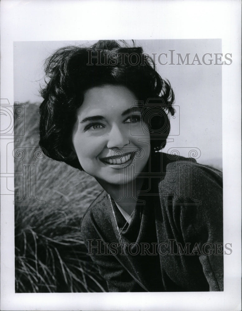 1963 Press Photo Suzanne Pleshette Alfred Hitchcock - RRW75055 - Historic Images