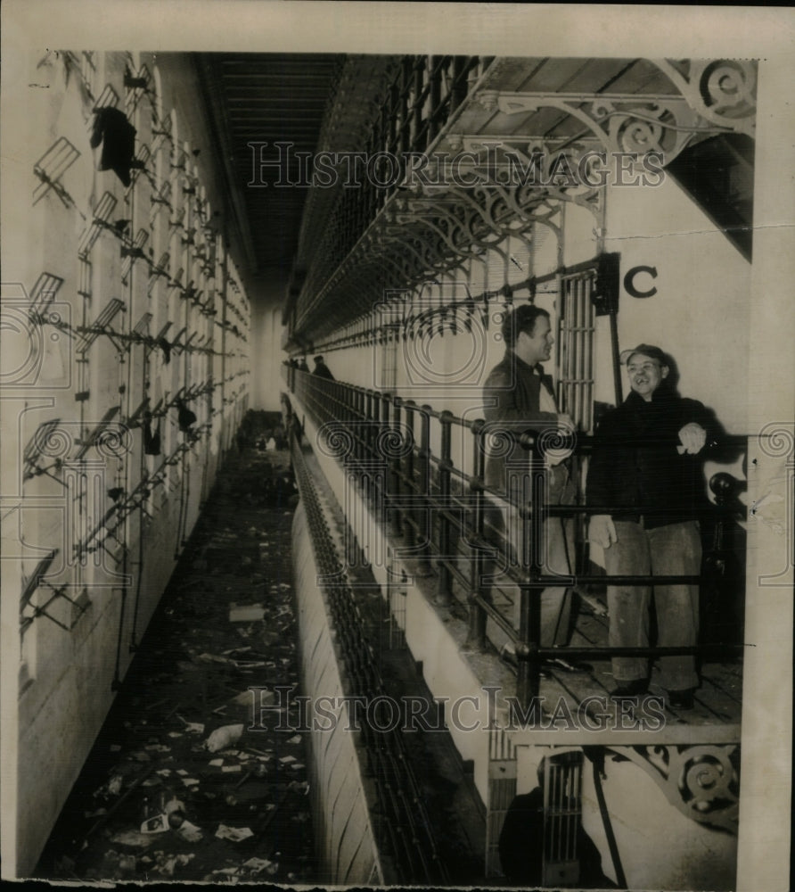 1953 Press Photo Prison Riot West State laugh Block - RRW75057 - Historic Images