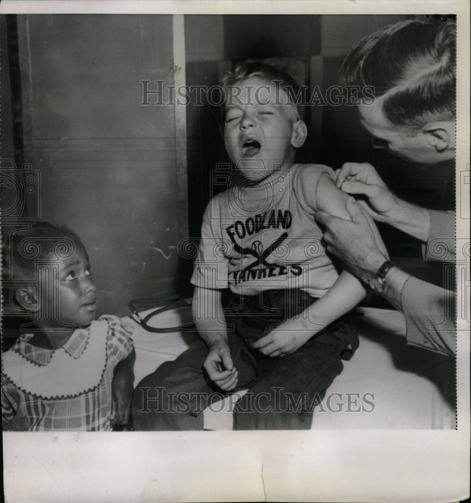 1954 Press Photo Johnny Danny Lynch Oscar Lanich Health - RRW75095 - Historic Images