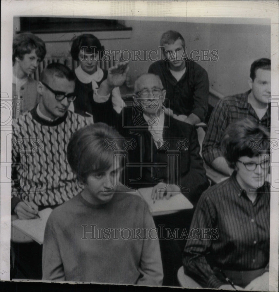 1963 Press Photo Calvin Age College Freshman Adrian Ket - RRW75163 - Historic Images