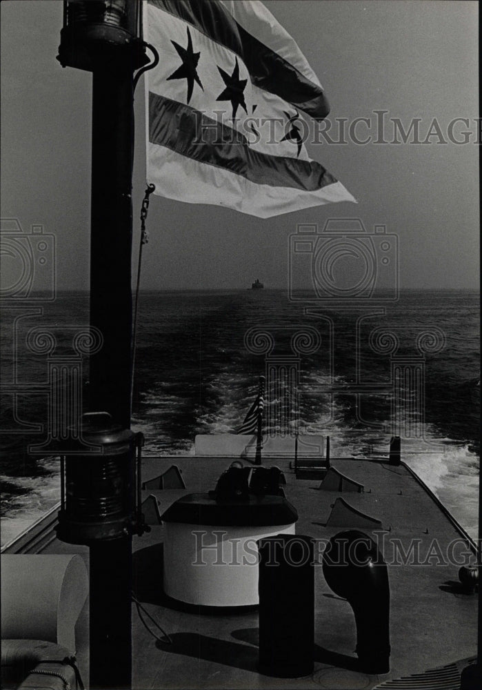 1968 Press Photo Water City Men Crib Leave Tug Return - RRW75299 - Historic Images