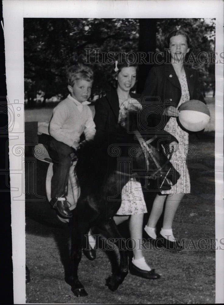 1950 Press Photo Sweden Prince Heritler Carl Gustaf - RRW75305 - Historic Images