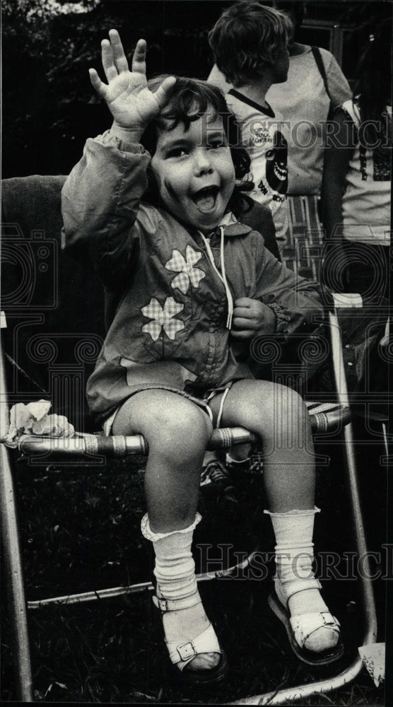 1977 Press Photo Annual Lilac parade Lombard kids clown - RRW75393 - Historic Images