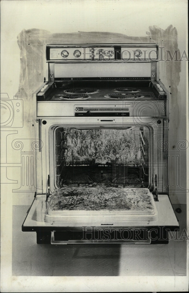 1963 Press Photo Oven Clean New Automatic Electric - RRW75545 - Historic Images