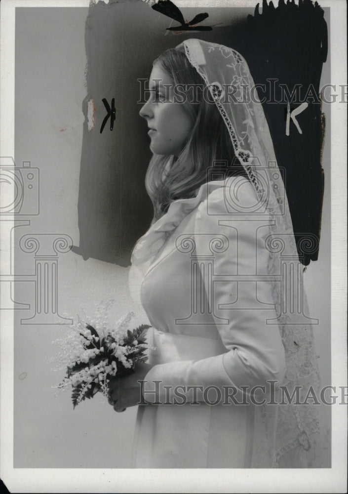 1972 Press Photo Mrs. Julian Gosse Wedding Portrait - RRW75663 - Historic Images