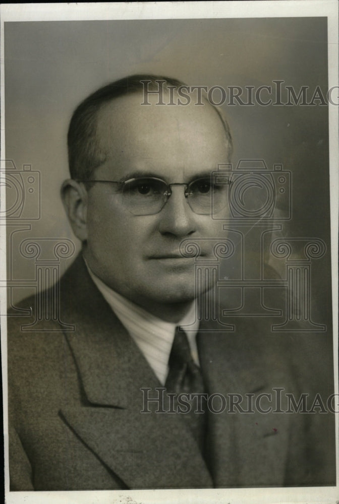 1943 Press Photo Oscar Webber Vice President J.L. Hudso - RRW75843 - Historic Images